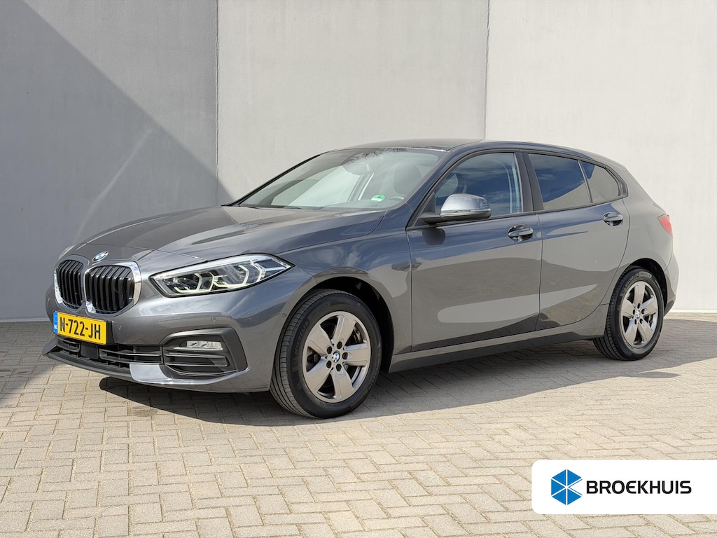 BMW 1-Serie 118i Business Edition / 1e Eigenaar / Navigatie / Camera / PDC / Apple Carplay & Android Auto / Parkeerassistent / Cruise Control / Clima / DAB / NAP /