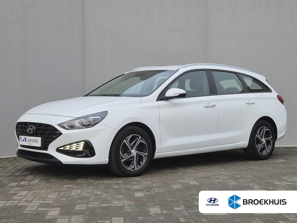 Hyundai i30 Wagon 1.0 T-GDi MHEV Comfort Smart / Navigatie via Apple Carplay of Android Auto / Stuur en Stoel verwarming / Achteruitrijcamera / Cruise control / Keyless Entry/Start / Climate control /