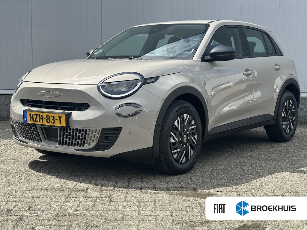 Fiat 600 1.2 Hybrid Icon / Apple Carplay & Android Auto / Cruise Control / Keyless Entry / Achteruitrijcamera / Parkeersensoren voor & achter / Airco /