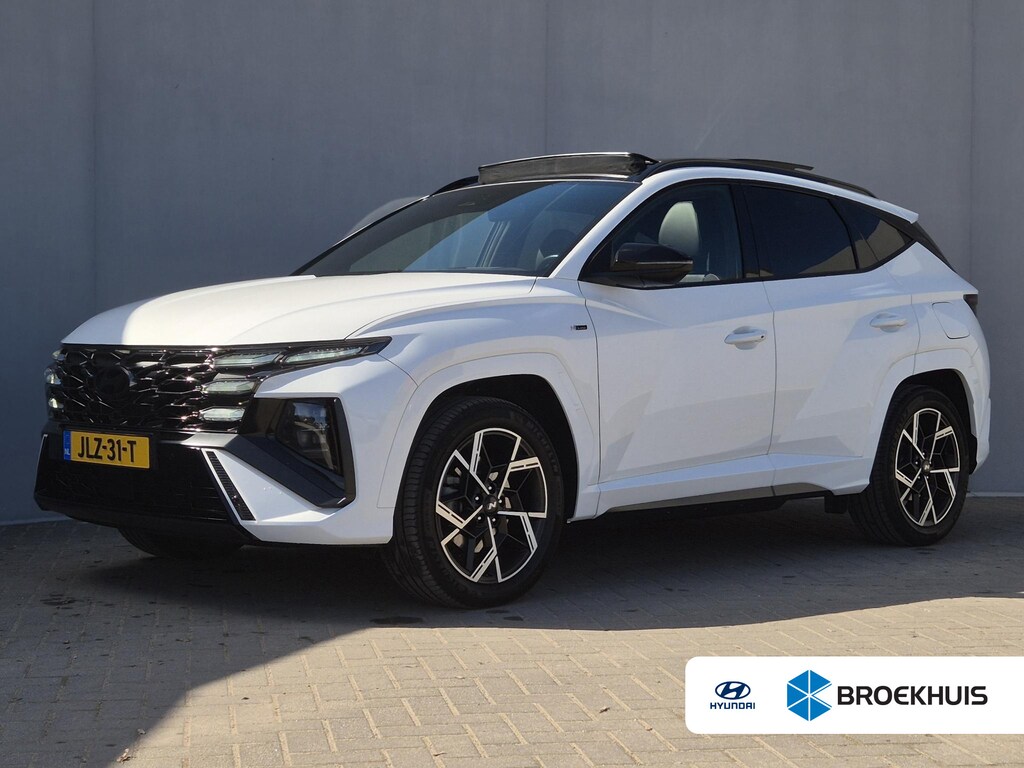 Hyundai Tucson 1.6 T-GDI PHEV N Line 4WD | Achteruitrijcamera | Apple Carplay/Android Auto | Lederen/suede bekleding/ Nieuw Model / Fabrieksgarantie tot 07-2029 / Dealer onderhouden / Trekgewicht 1210 kg / Glazen schuif- en kanteldak / Head Up Display / Stuur- & Stoelverwarming / Achteruitrijcamera / Elektrische achterklep / Apple Carplay Android Auto / Krell Audio Systeem /