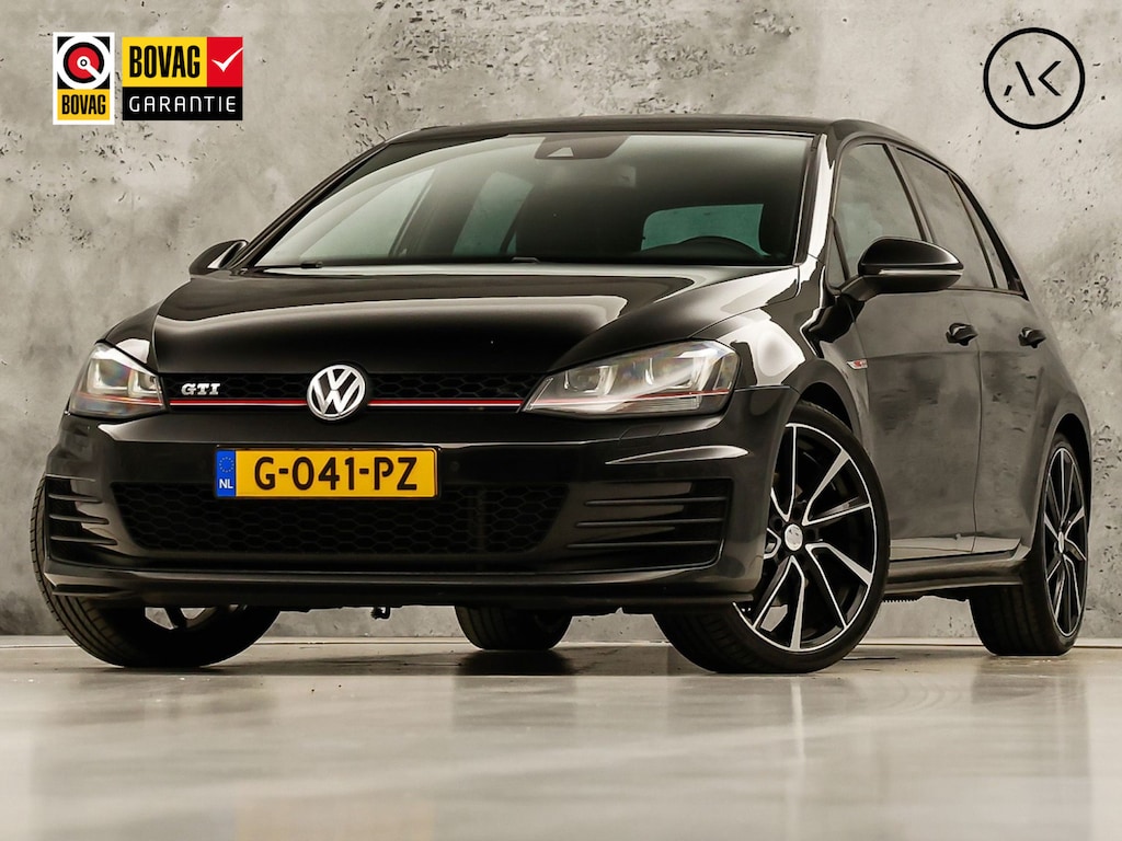 Volkswagen Golf 2.0 TSI GTI 220Pk Automaat (NAVIGATIE, CLIMATE, LEDER, STOELVERWARMING, SPORTSTOELEN, GETINT GLAS, XENON, NIEUWSTAAT)