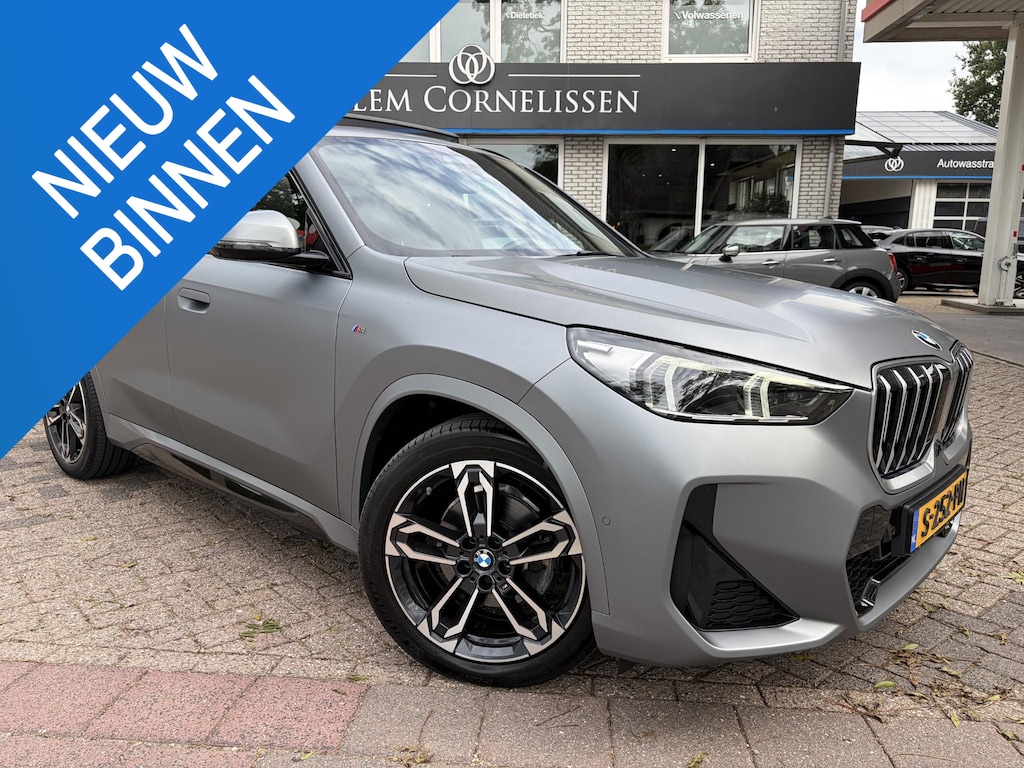 BMW X1 sDrive18i Frozen Grey M-Sport Pano Leer HUD Har/Ka