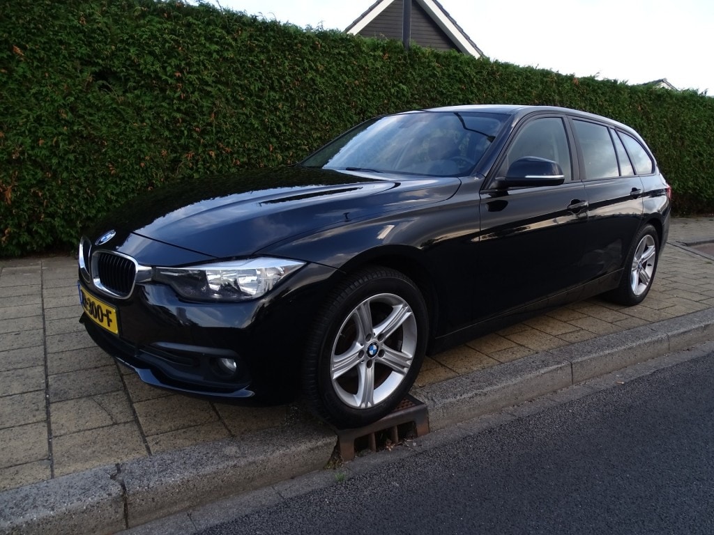 BMW 3-Serie 318I LUXURY Touring-Came-Navi-Clima-Trkh-Blth-Pdc