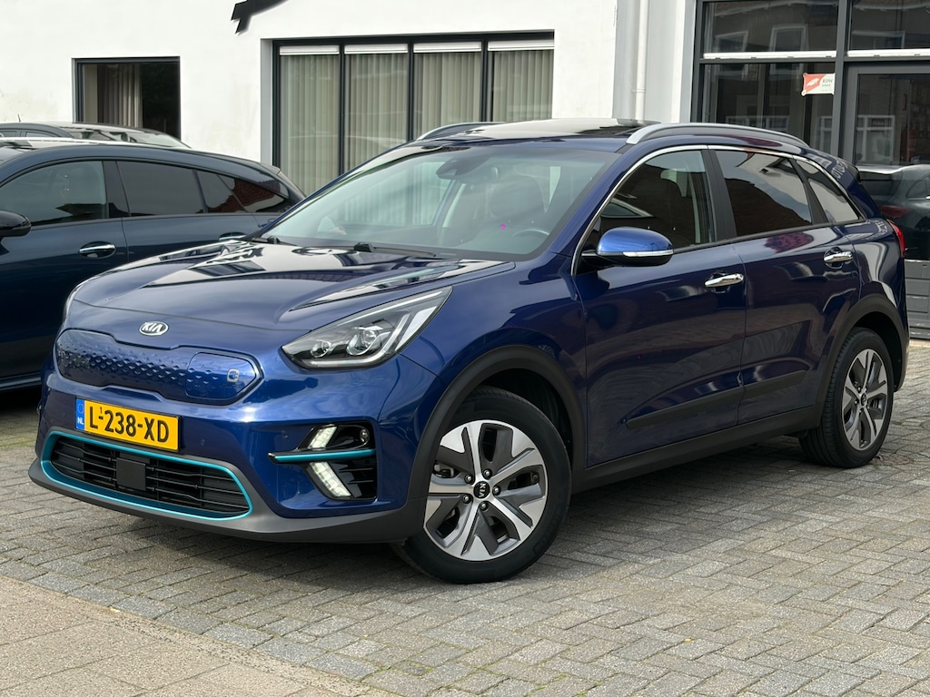 Kia Niro EV E-Niro ExecutiveLine 64 kWh, NL-auto, SOH 100%, Stoelventilatie/verwarming, Schuif/kanteldak