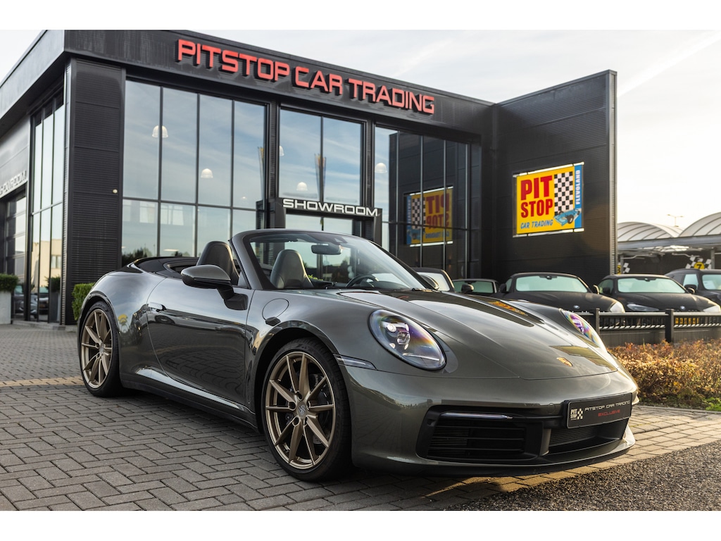 Porsche 911 Cabrio 992 3.0 Carrera, Aventurijn groen, PASM, Sportstoelen, Camera!