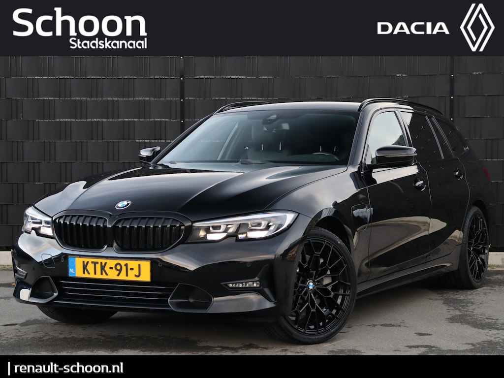 BMW 3-Serie Touring 330e PHEV | Elek. Trekhaak | Camera | Stoelverwarming | LED | Navigatie