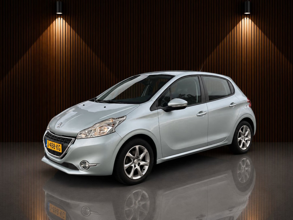 Peugeot 208 1.2 VTi Allure Panoramadak,set winterbanden