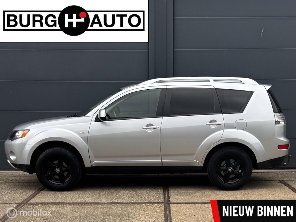 Mitsubishi Outlander 2.4 Intro Edition 2WD - APK TM 01-09-2027 - 2E EIGENAAR - TREKHAAK - ECC - CRUISE CONTROLE - LM VELGEN - DAKRAILS - EL. INKLAPBARE SPIEGELS - NAP - NL AUTO -