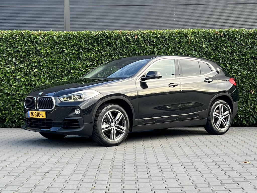 BMW X2 sDrive18i Executive Edition, NL AUTO, NAP LOGISCH, NAVIGATIE, CARPLAY, CLIMATE CONTROL, CRUISE CONTROL, HUD, KEYLESS, ELEKTRISCHE KOFFERKLEP, LICHTMETAAL 18"