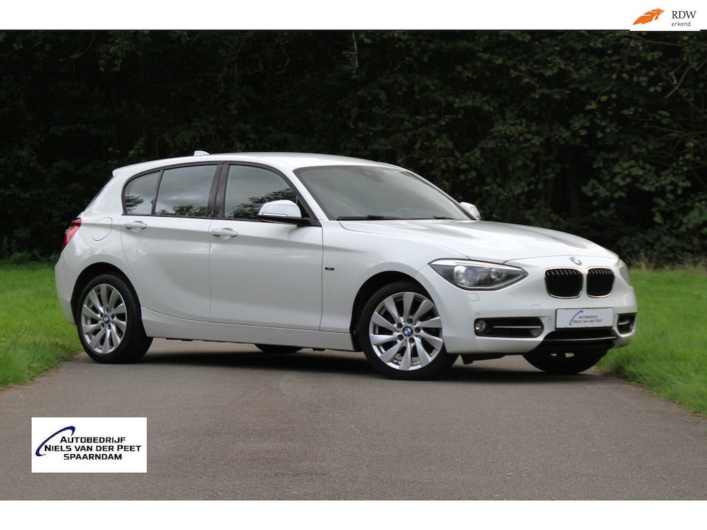 BMW 1-Serie 118i Business+ Sport / Airco / Stoelverwarming / Sportvelgen / Parkeersensoren voor en achter / enz.