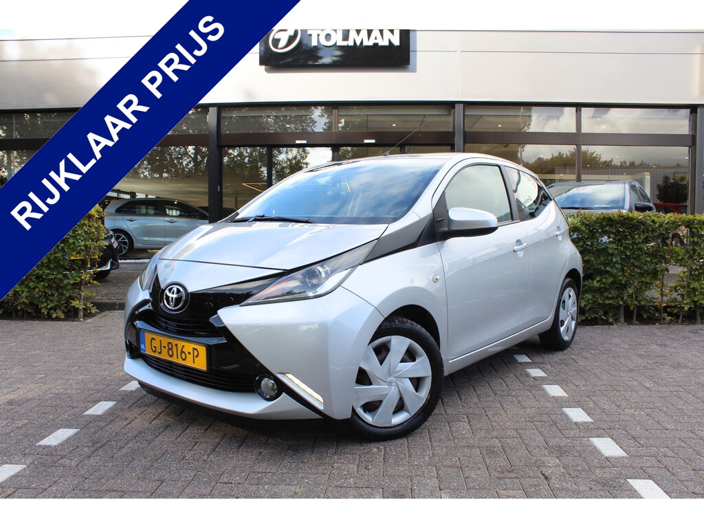 Toyota Aygo 1.0 VVT-i x-play | Rijklaar | Airco | Camera | Bluetooth | Mistlampen | NL-auto