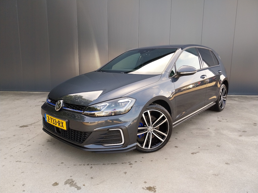 Volkswagen Golf 1.4 TSI PHEV GTE VIRTUAL COCKPIT ADAPT CRUISE CAMERA LED NAVI ECC