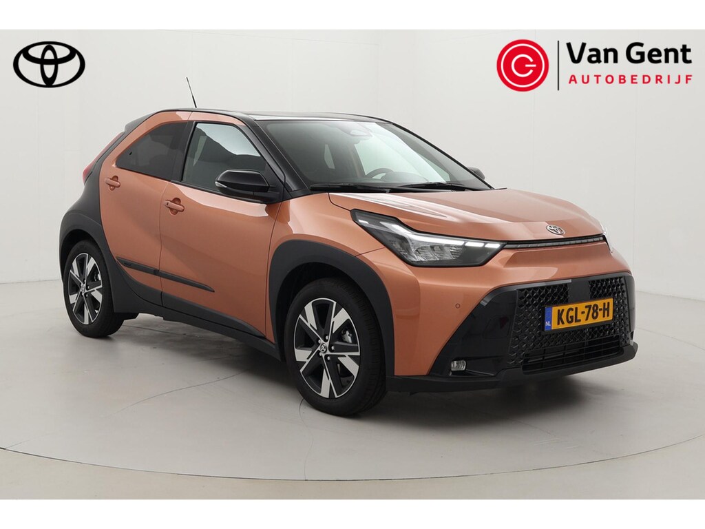Toyota Aygo X Hybrid 115 pulse | Apple Carplay / Android Auto | Keyless | Parkeersensoren voor/achter | Adaptive Cruise | LED | Clima | Camera | 17 inch | Privacy glas