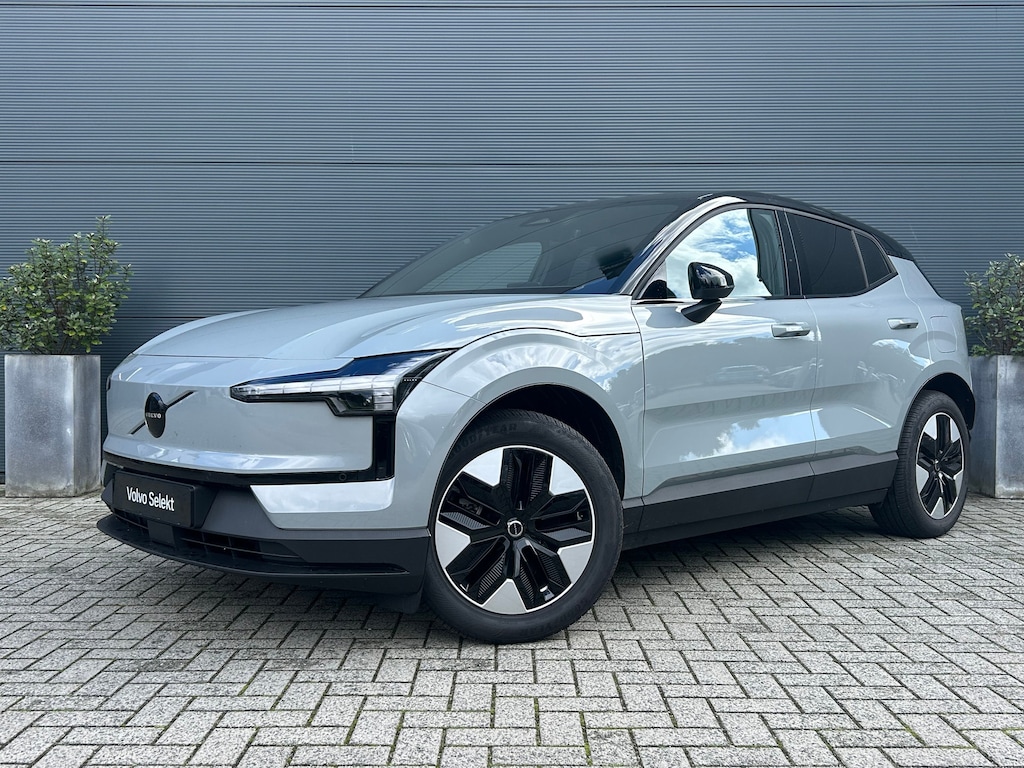 Volvo EX30 P3 Long Range Plus Europa 69 kWh | Stoel & stuurverwarming | Black pakket | Pilot Assist | Harman/Kardon | Warmtepomp |