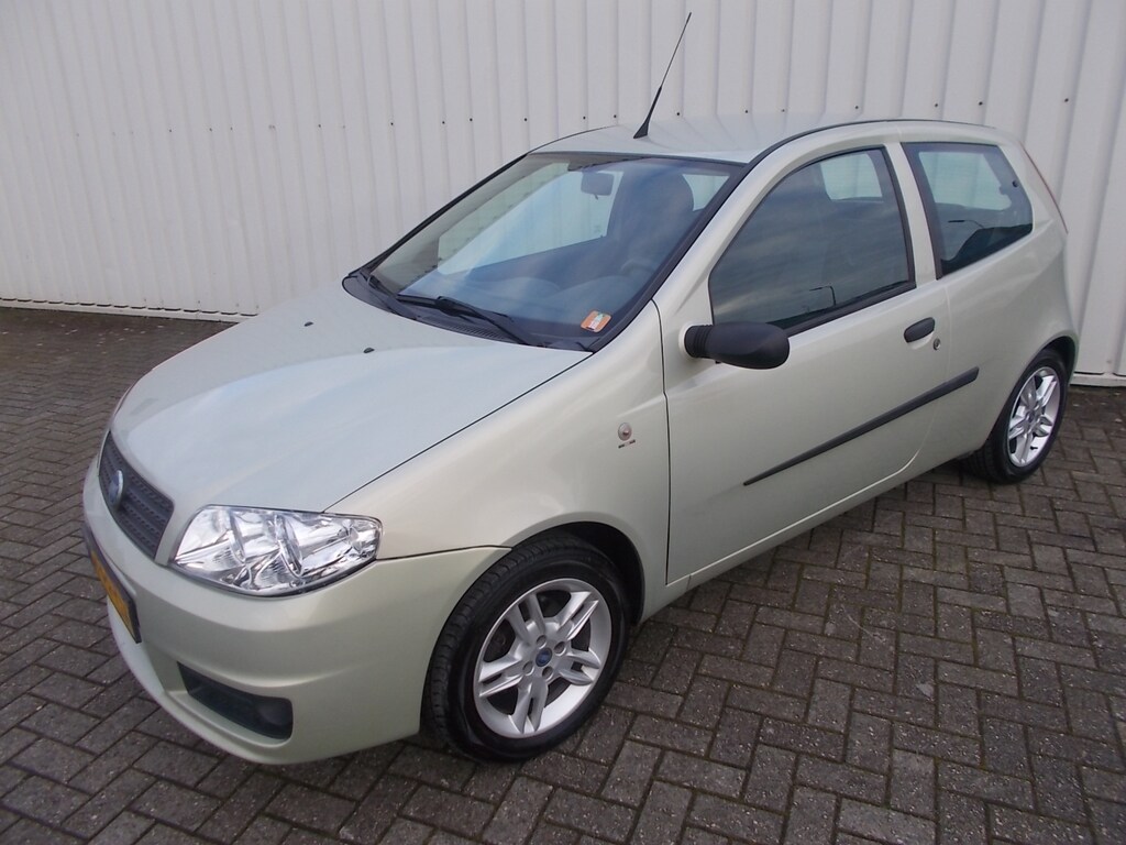 Fiat Punto 1.2-16V SportSound Airco ( GEEN APK / ZO MEE! )