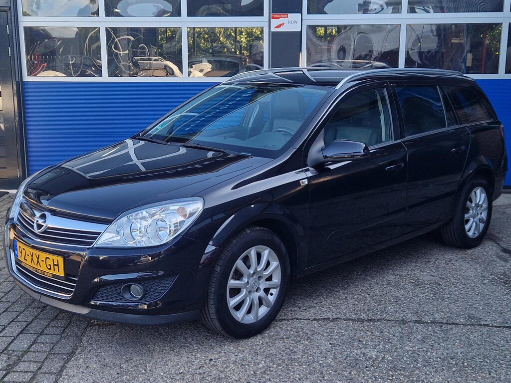 Opel Astra Wagon 1.6 Cosmo / Trekhaak / Stoelverwarming / Leder / Airco / Cruise control / 16 inch / Boekjes aanwezig / NL auto