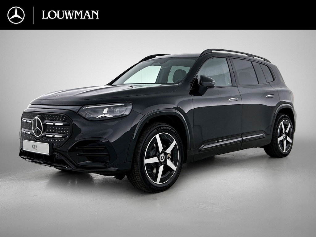 Mercedes-Benz GLB 200 Business Solution AMG 7p. 58 kWh | Premium pakket | Winterpakket | Nightpakket | Stoelenpakket | Trekhaak | Vast panoramadak | Massage functie | 19” vijfspaaks lichtmetalen AMG-velgen | GUARD 360° |