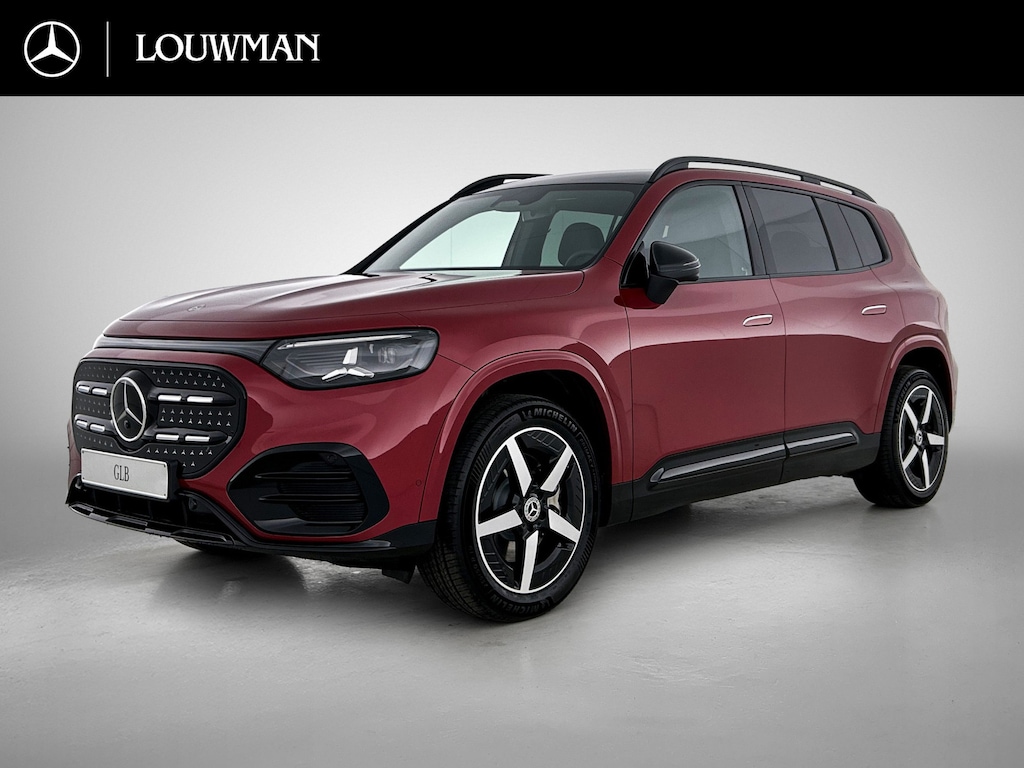 Mercedes-Benz GLB 200 Business Solution AMG 7p. 58 kWh | Premium pakket | Nightpakket | Winterpakket | Sportstoelen | Trekhaak | Vast panoramadak | Massage functie | GUARD 360° | 19” vijfspaaks lichtmetalen AMG-velgen |