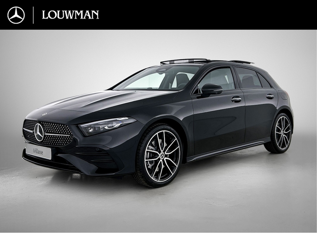 Mercedes-Benz A-klasse 250 e 140 Year Edition | Premium Plus | Nightpakket | Trekhaak | Panoramaschuifdak | 360° camera | 19-inch vijfdubbelspaak AMG velgen | Warmtewerend, donkergetint glas |