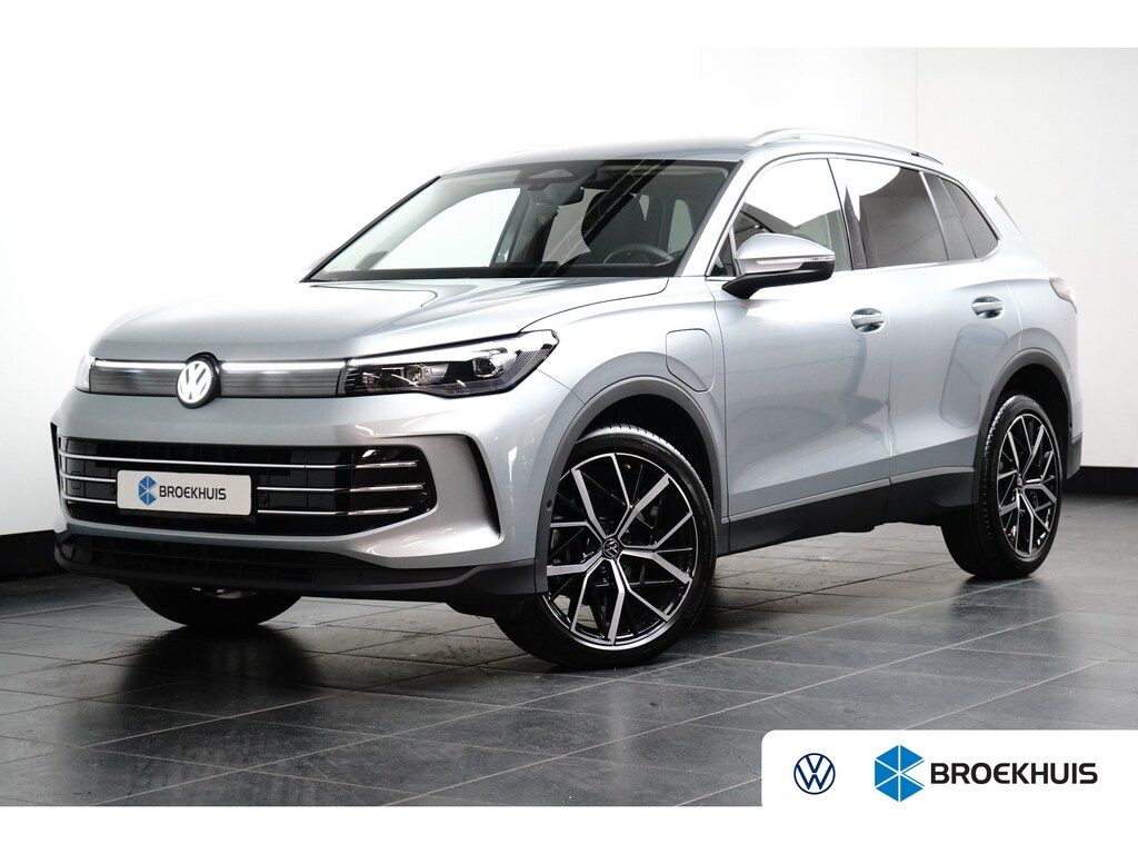 Volkswagen Tiguan 1.5 TSI eHybrid 204 pk Elegance | Wegklapbare Trekhaak | Achteruitrijcamera | Cruise control adaptief |