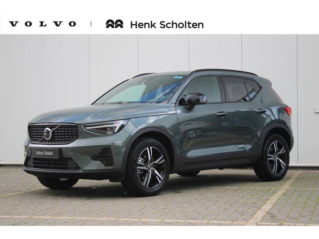Volvo XC40 B4 Plus Dark | Trekhaak | Panoramadak | Verwarmbare voorstoelen, stuurwiel en voorruit | Premium audio by Harman Kardon | Apple carplay/Android auto |