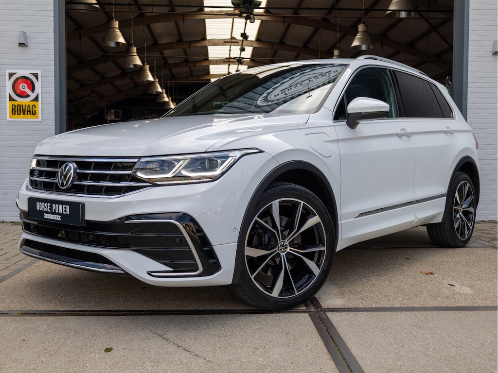 Volkswagen Tiguan 1.4 TSI eHybrid R-Line Business+ *Pano | IQ | ACC | 20" | Trekhaak | Stoelverw. (achter) | Leder/Alcantara | CarPlay | Navi*