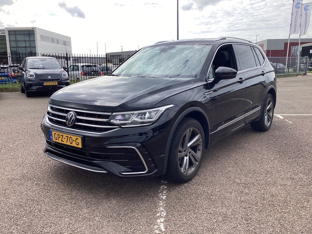 Volkswagen Tiguan Allspace 1.5 TSI 150 pk R-Line Business 7pers. 7-DSG | Trekhaak wegklapbaar | Apple Carplay | Stoel\stuur verwarming |