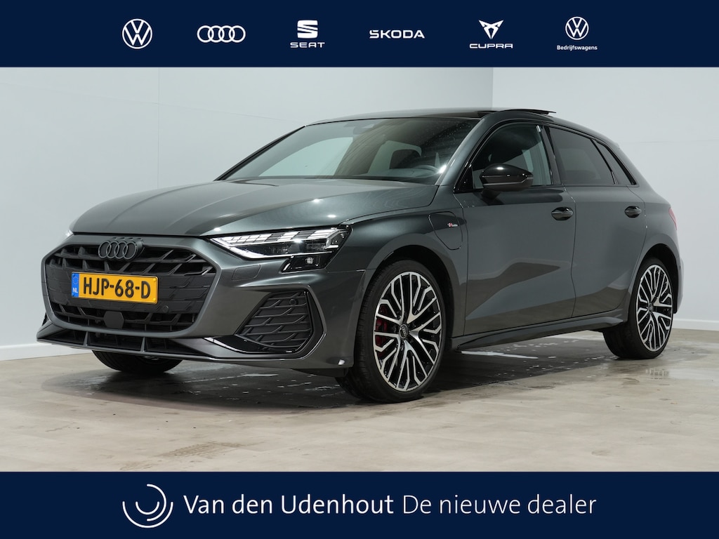 Audi A3 Sportback 45 TFSI e 272 pk S edition Competition Panoramadak, Camera, Lichtpakket 30