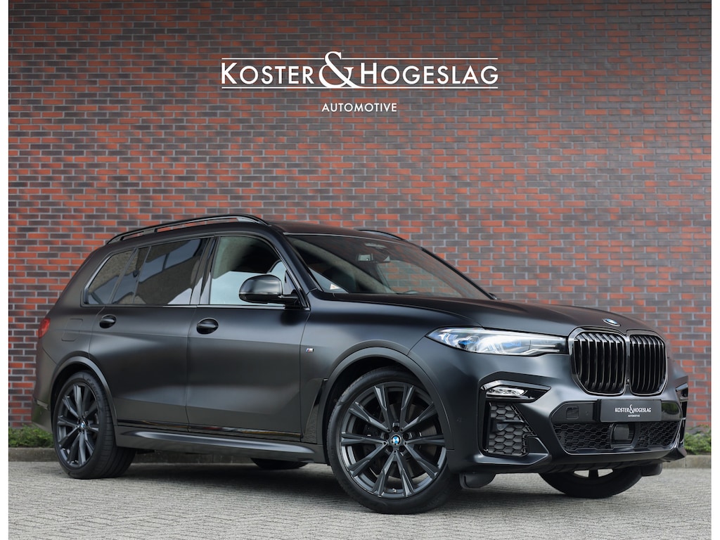 BMW X7 40i xDrive | HUD - Sky Lounge