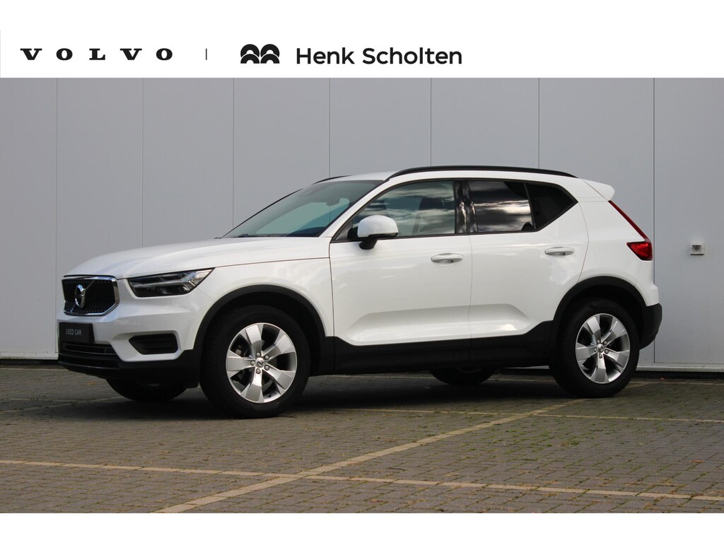 Volvo XC40 T2 129PK AUT8 Momentum Core | Cruise Control | Navigatie | Verwarmbare voorstoelen + stuurwiel | Park Assist achter | Bluetooth telefoon | Volvo OnCall | Apple CarPlay/Android Auto | 17'' Lichtmetalen wielen |