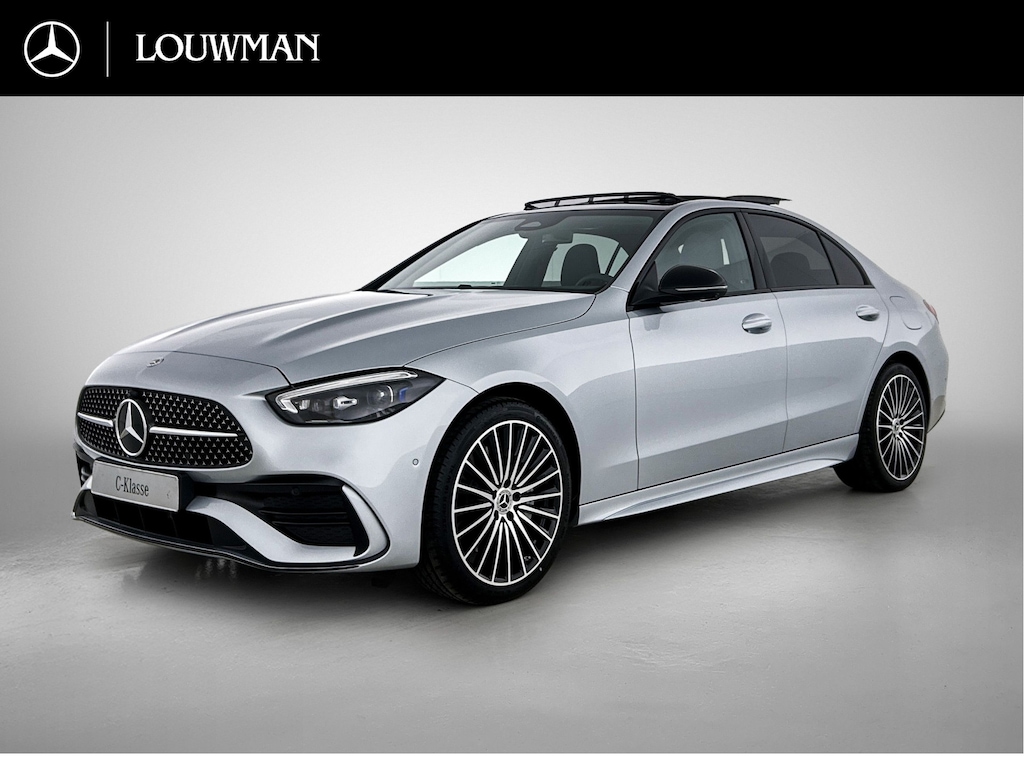 Mercedes-Benz C-klasse 300 e 140 Years Edition | Premium Plus | Nightpakket | Trekhaak | Panoramaschuifdak | 360° camera | GUARD 360° Plus | Middenconsole metaalstructuur | 19" multispaaks lichtmetalen AMG-velgen |