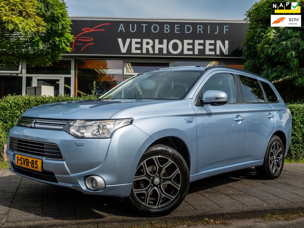 Mitsubishi Outlander 2.0 PHEV Instyle+ PANORAMADAK/STOEL VERWARMING/ACC/LDW/CAMERA/KEYLESS ENTRY & GO/TREKHAAK AFNEEMBAAR