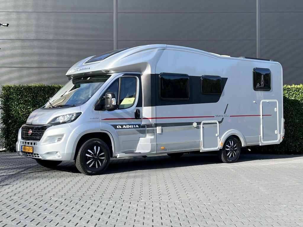 Adria Mobil Matrix Adria MATRIX M 670SL PLATINUM , 5 PERSOONS, LUCHTVERING, EURO 6, TRUMA AIRCO, WASBAK, 3-PITS GASSTEL, APART TOILET