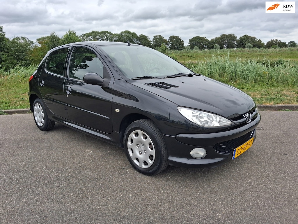 Peugeot 206 1.4 Air-line 2 BJ 2005 AIRCO Goed Onderhouden Mooie Peugoet 42 dkm