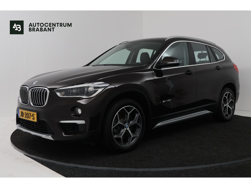 BMW X1 sDrive20i (CAMERA, STOELVERWARMING, TREKHAAK)