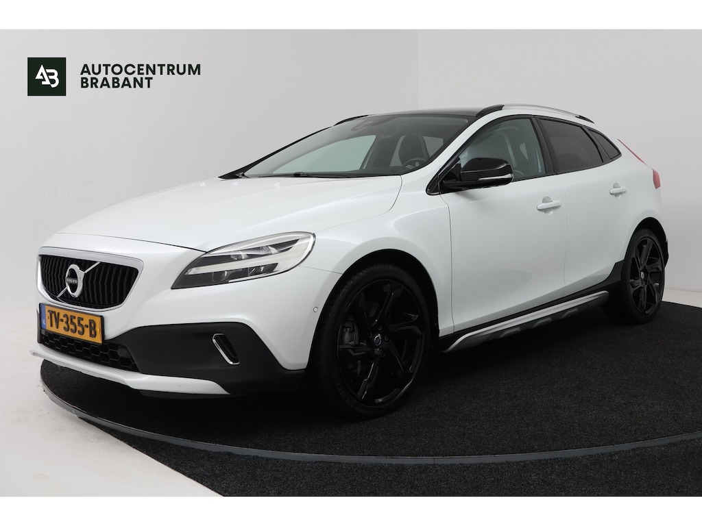 Volvo V40 Cross Country 1.5 T3 Dynamic Edition (PANORAMADAK, STOELVERWARMING, CAMERA, NAVIGATIE, PARKEERSENSOREN)