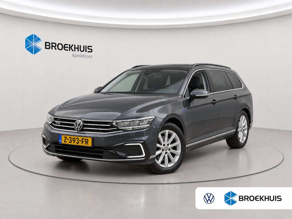 Volkswagen Passat Variant 1.4 TSI PHEV GTE Business | Navigatie | Carplay | Camera | Elek. Stoel | Massage | Stoelverwarming | Adaptieve Cruise | | Achterbank in delen neerklapbaar | Achteruitrijcamera | Achteruitrijcamera standaard