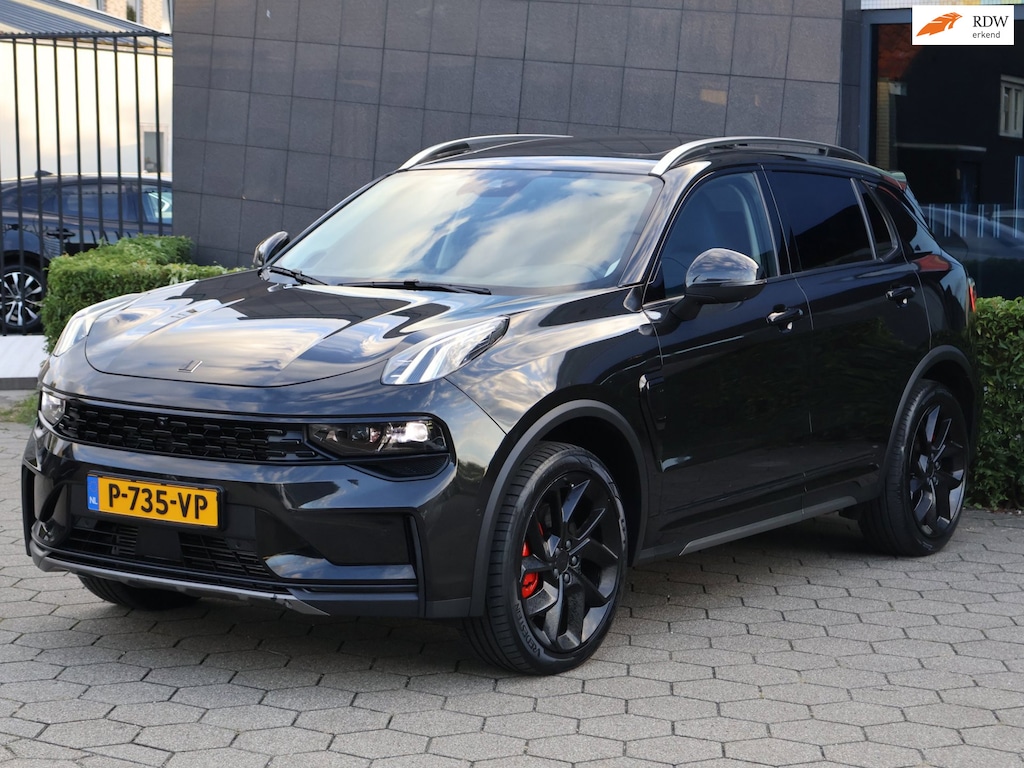 Lynk & Co 01 1.5 Black Edition |Pano|360|Autopark|Adaptive