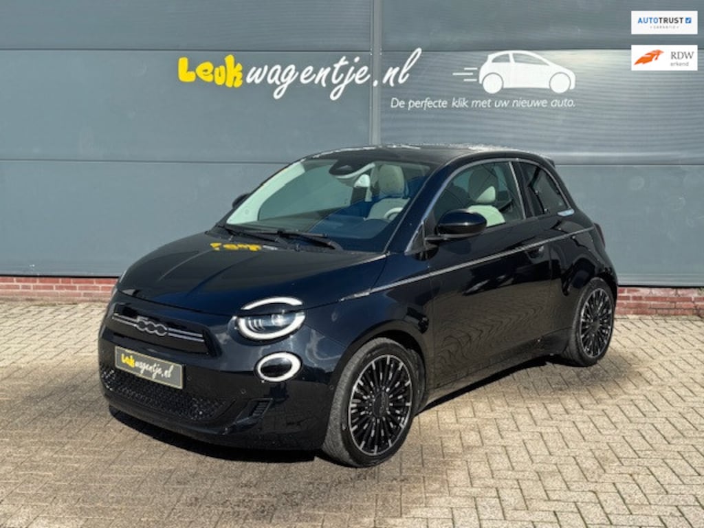 Fiat 500e La Prima 42 kWh *pano *leer *carplay *camera *17”