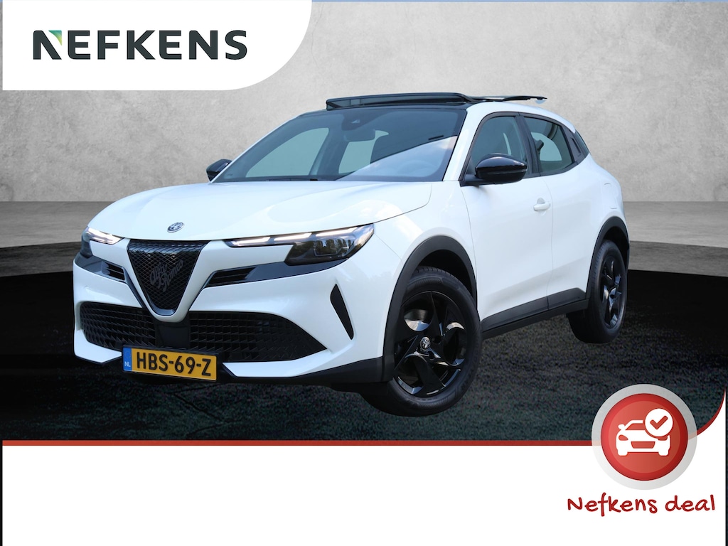 Alfa Romeo Junior 1.2 Turbo Hybrid Ibrida | Panoramadak | Apple Carplay/Android Auto | Climate Control | Parkeersensoren