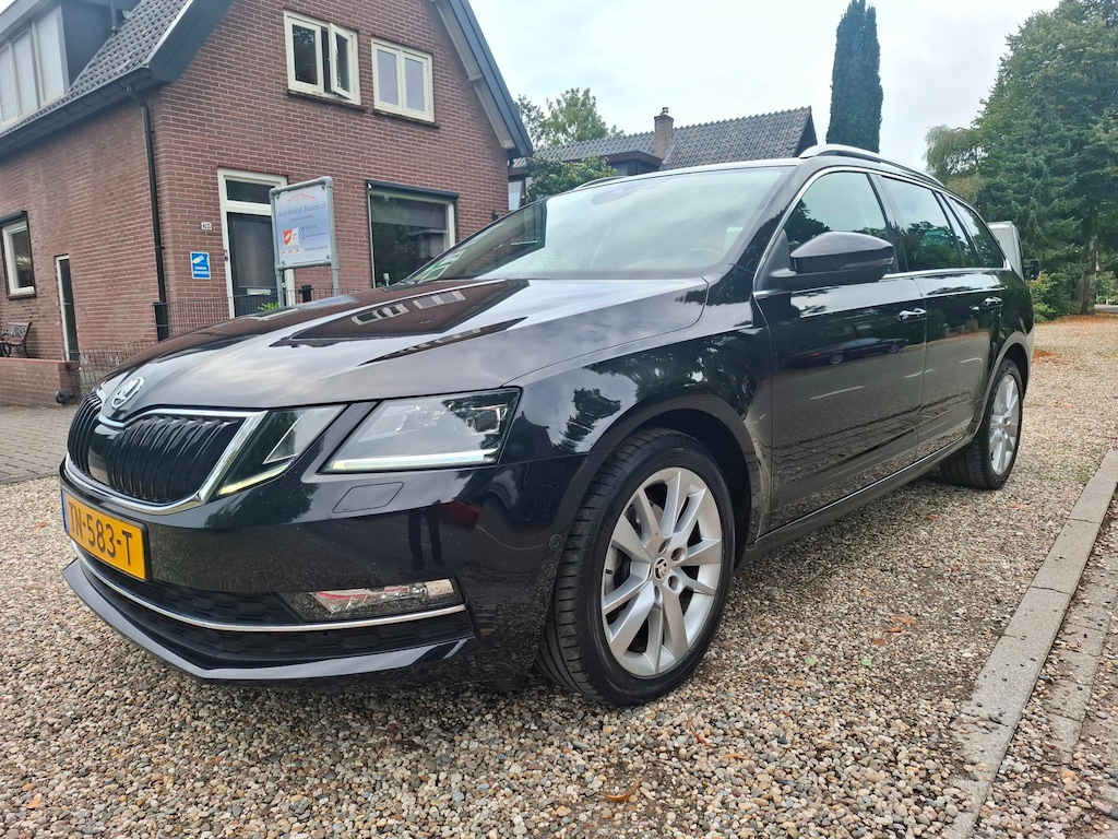 Skoda Octavia Combi 1.0 TSI Business automaat Carplay trekhaak etc