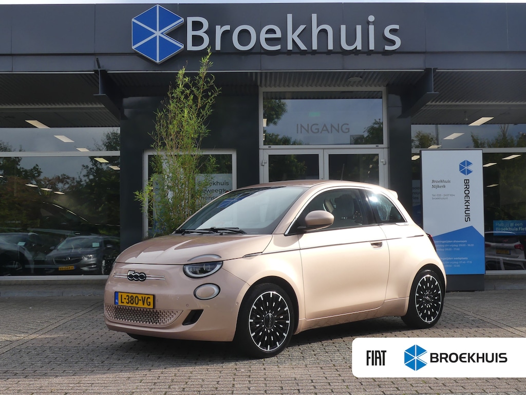 Fiat 500 3+1 La Prima 42 kWh | ADAPTIVE CRUISE | DODEHOEKDETECTIE | CAMERA | STOELVERWARMING | PARKEERSENSOREN V+A | APPLE CARPLAY / ANDROID AUTO | NAVI | LMV 17" |