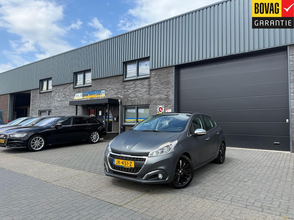 Peugeot 208 1.2 110PK Allure | 2E EIGENAAR | 3/6/12MND GARANTIE | PANO | DAB | CARPLAY | NAVI | CRUISE | JBL | AIRCO | TREKHAAK | MAT |