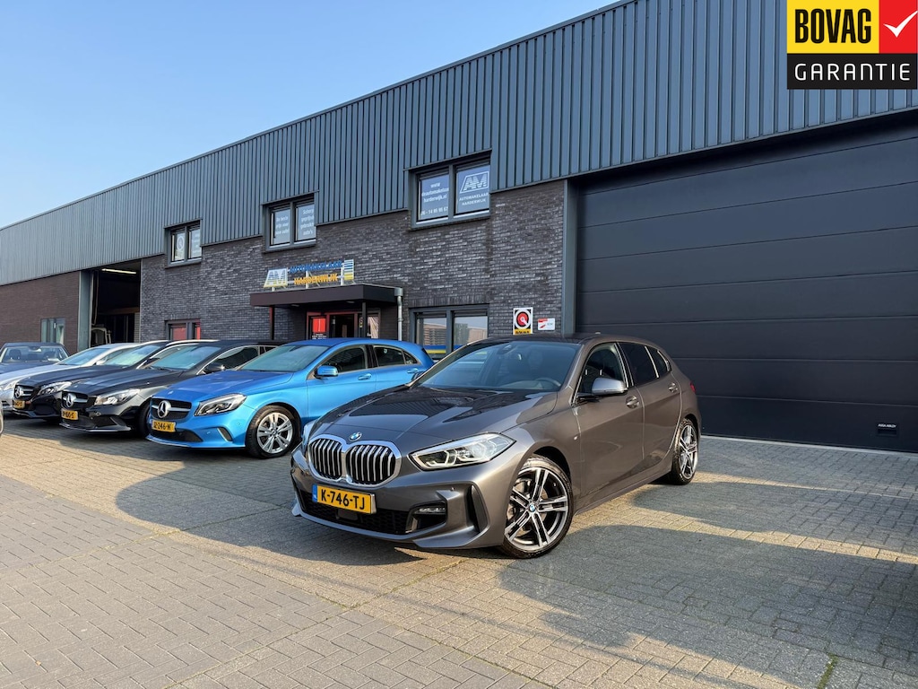 BMW 1-Serie 116d Executive | 1E EIGENAAR | 3/6/12MND GARANTIE | AUTOMAAT | LED | CARPLAY | SFEERVERLICHTING | CRUISE | AIRCO |