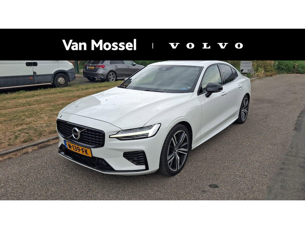 Volvo S60 Recharge T6 AWD R-Design | Trekhaak | 19 Inch Velgen | Power Seats | Harman / Kardon |