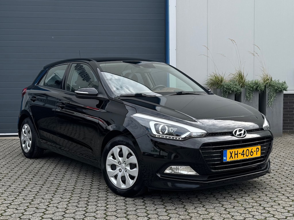 Hyundai i20 Hyundai I20 1.0 T-GDI Comfort | Navi | Clima | Cruise | Camera | Carplay | PDC | Inklap spiegel