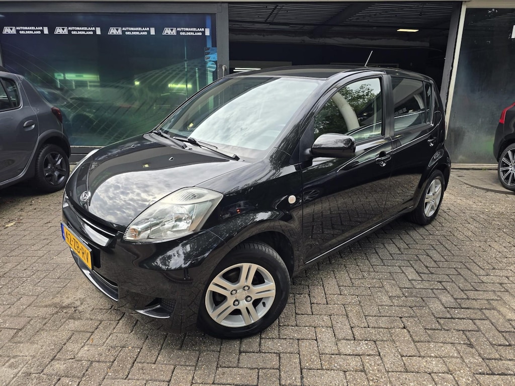 Daihatsu Sirion 2 1.0-12V Premium | 1E EIGENAAR |3/6 OF 12MND GARANTIE | AIRCO | ELEC RAMEN | LMV |