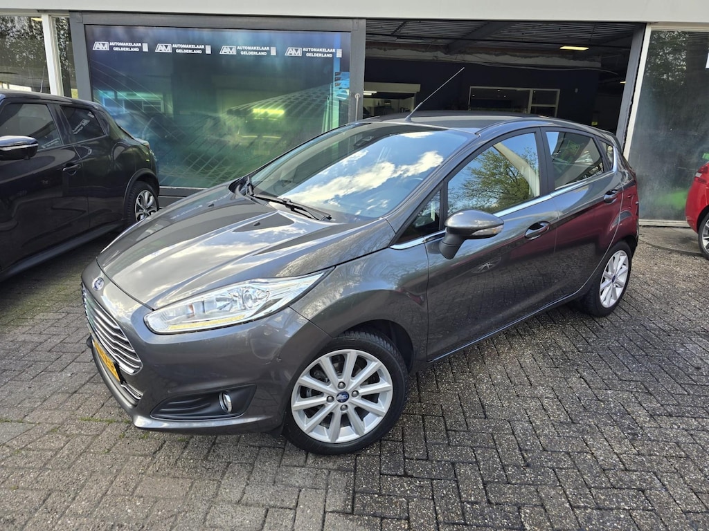 Ford Fiesta 1.0 EcoBoost Titanium | 2E EIGENAAR | 12MND GARANTIE | NW DISTR | AIRCO | NAVI |