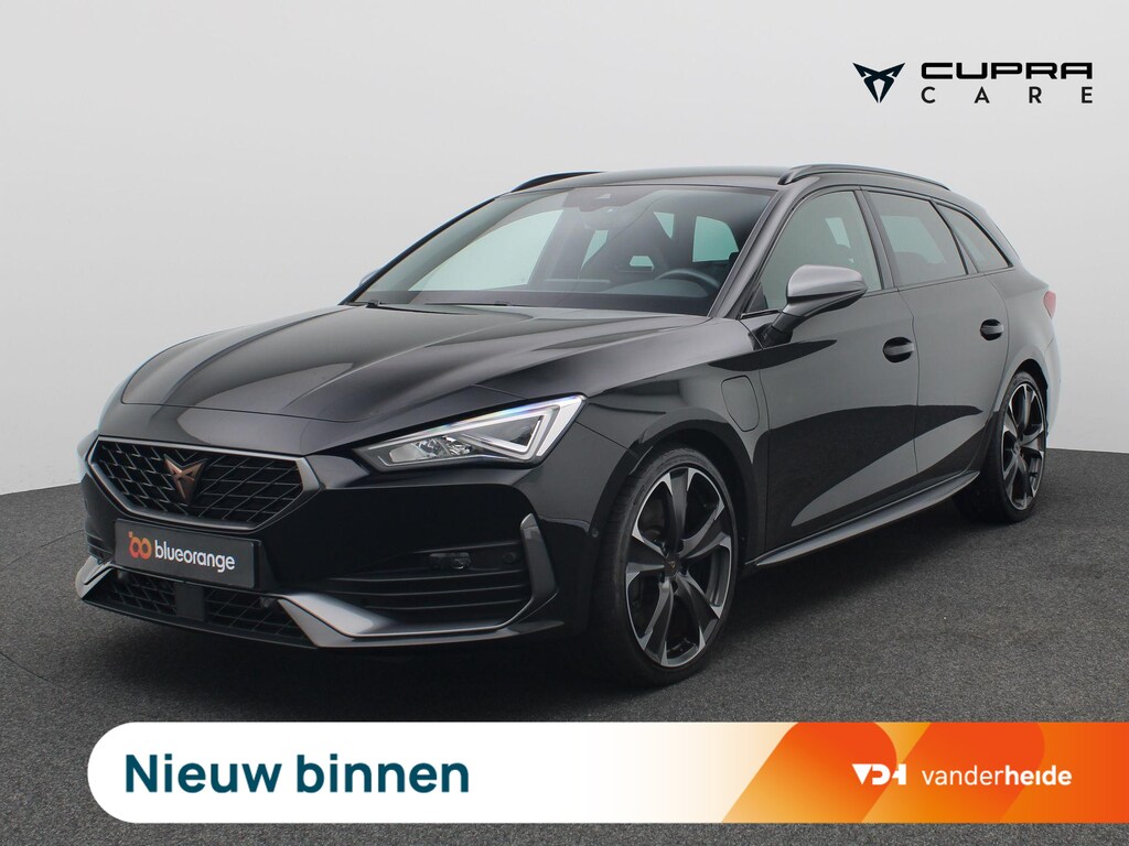CUPRA Leon Sportstourer 1.4 e-Hybrid VZ Performance 245PK DSG SOH 97,6%, Trekhaak, Achteruitrijcamera, Adaptieve Cruise Control, Keyless, 19" LM Velgen, Side Assist, Stoel-Stuurverwarming, Voorruitverwarming