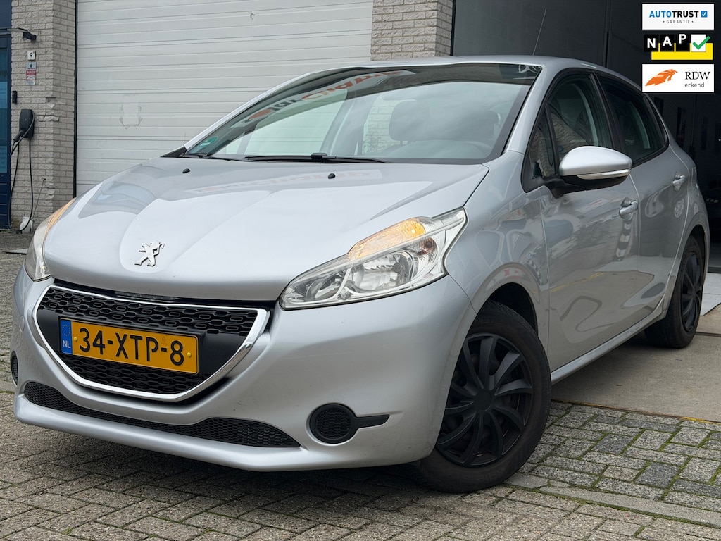 Peugeot 208 1.2 VTi Access/ nap/ dealeronderhouden/ 1jaar apk/ airco/ navi/ zeer nette auto.